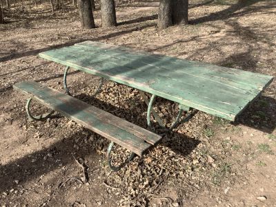 Picnic tbale